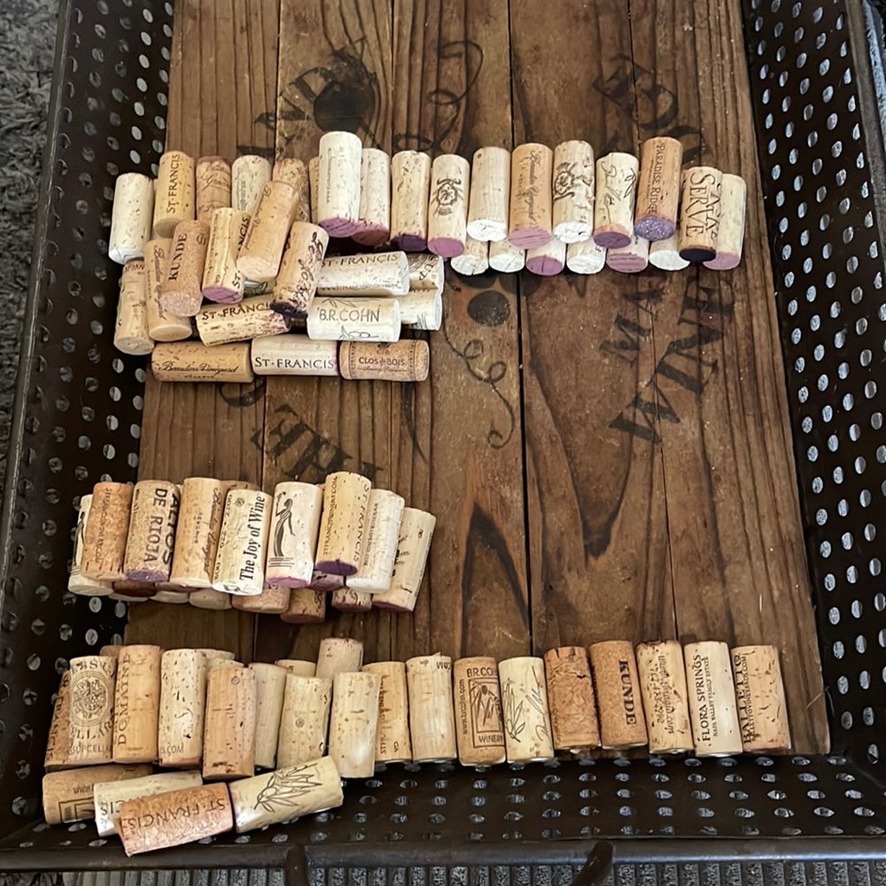 200 Wine 🍷 Corks
